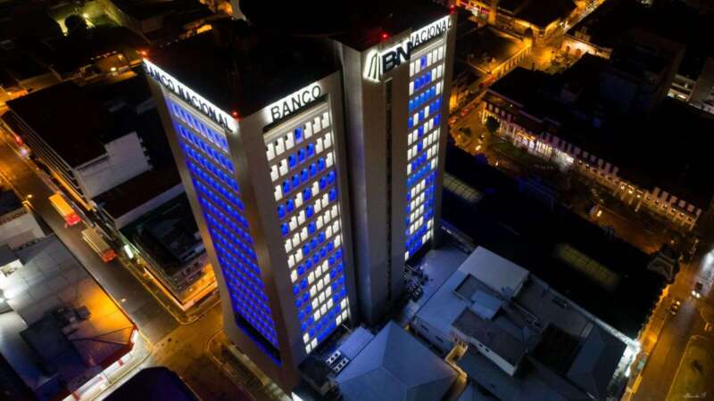 Banco Nacional se ilumina