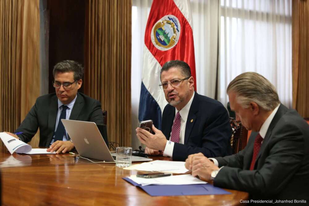 Presidente de Costa Rica se reuné con Presidente de Ucrania