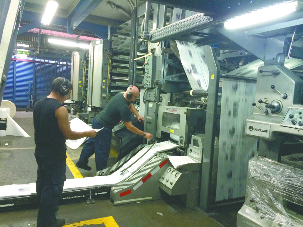 Velero Informativo pasando por su primer imprenta  rotativa en el año 2015.