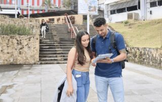 Ocho estudiantes obtienen nota perfecta en examen de admisión de la UNA