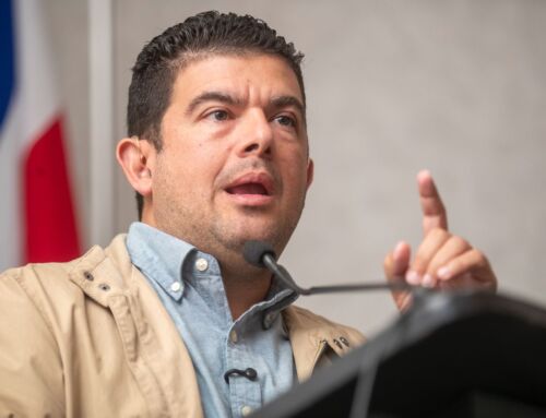  Álvaro Ramos descongelará salarios de empleados públicos 