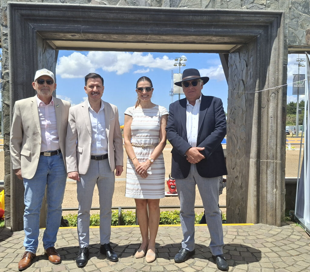 Leonardo Silbert, coordinador general de la OMTE para América Latina; Jorge Acuña, alcalde de Barva; Alejandra Arce, vicealcaldesa de Barva, y Eladio Bolaños, fundador de Hacienda Barvak.
