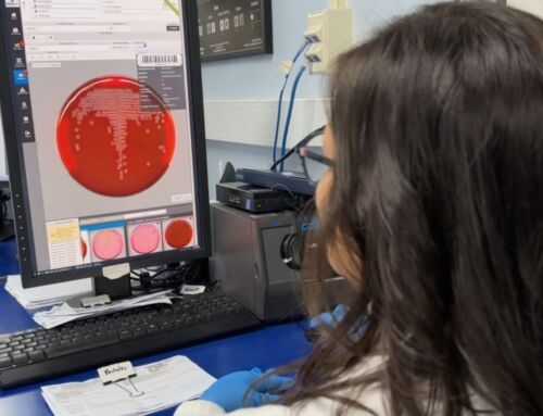 Laboratorio Clínico del San Juan de Dios incorpora robot para análisis de bacterias