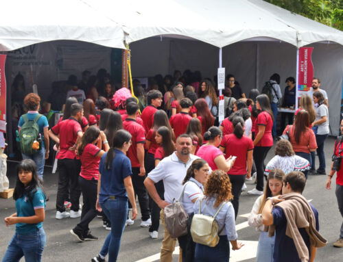 UNA muestra la oferta académica a sus futuros estudiantes