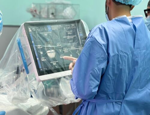 Hospital Rafael Ángel Calderón implementa plataforma de asistencia robótica para cirugía de ortopedia