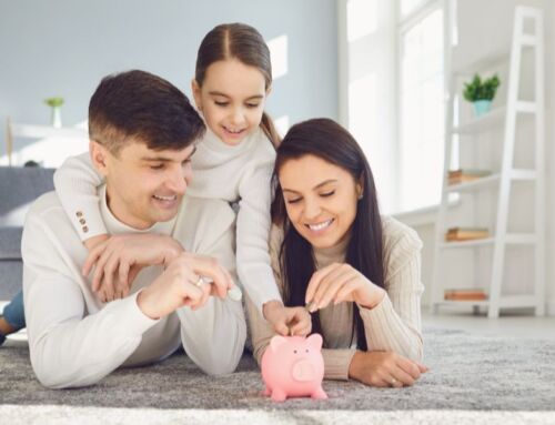 Cinco hábitos financieros que todo joven debería aprender antes de la vida laboral